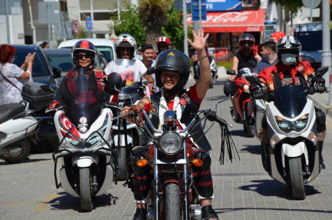 MOTOSİKLET TUTKUNLARI 19 MAYIS’I KUTLADI